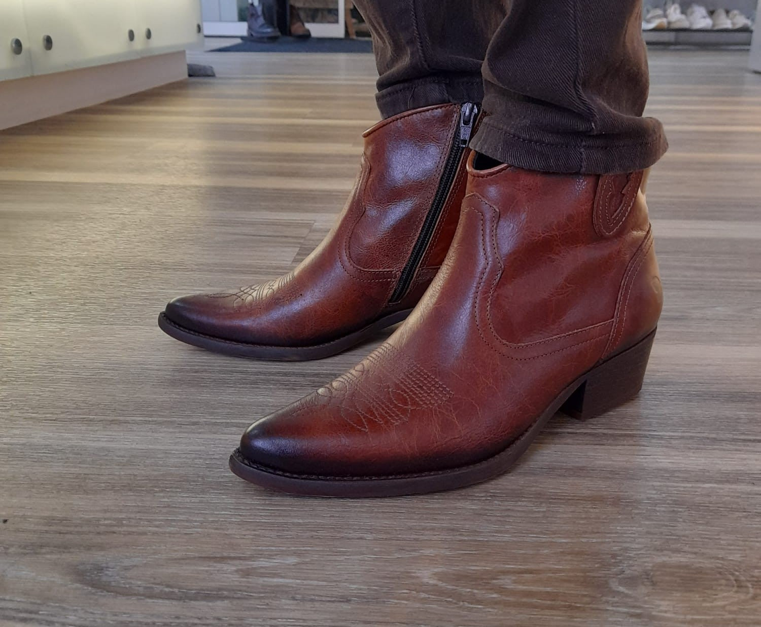 BOOTS-felmini-b504-azafran-mocassi-les-sables-karston-niort_671a3b56-4f5f-46f4-a43e-cdb6c892fc9e