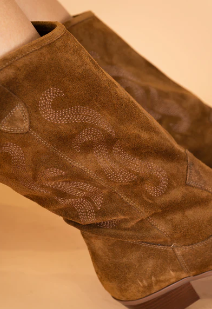 botte-emilie-karston-lys-camel-a-mocassi-les-sables-d-olonne-karston-niort.png.jpg_2