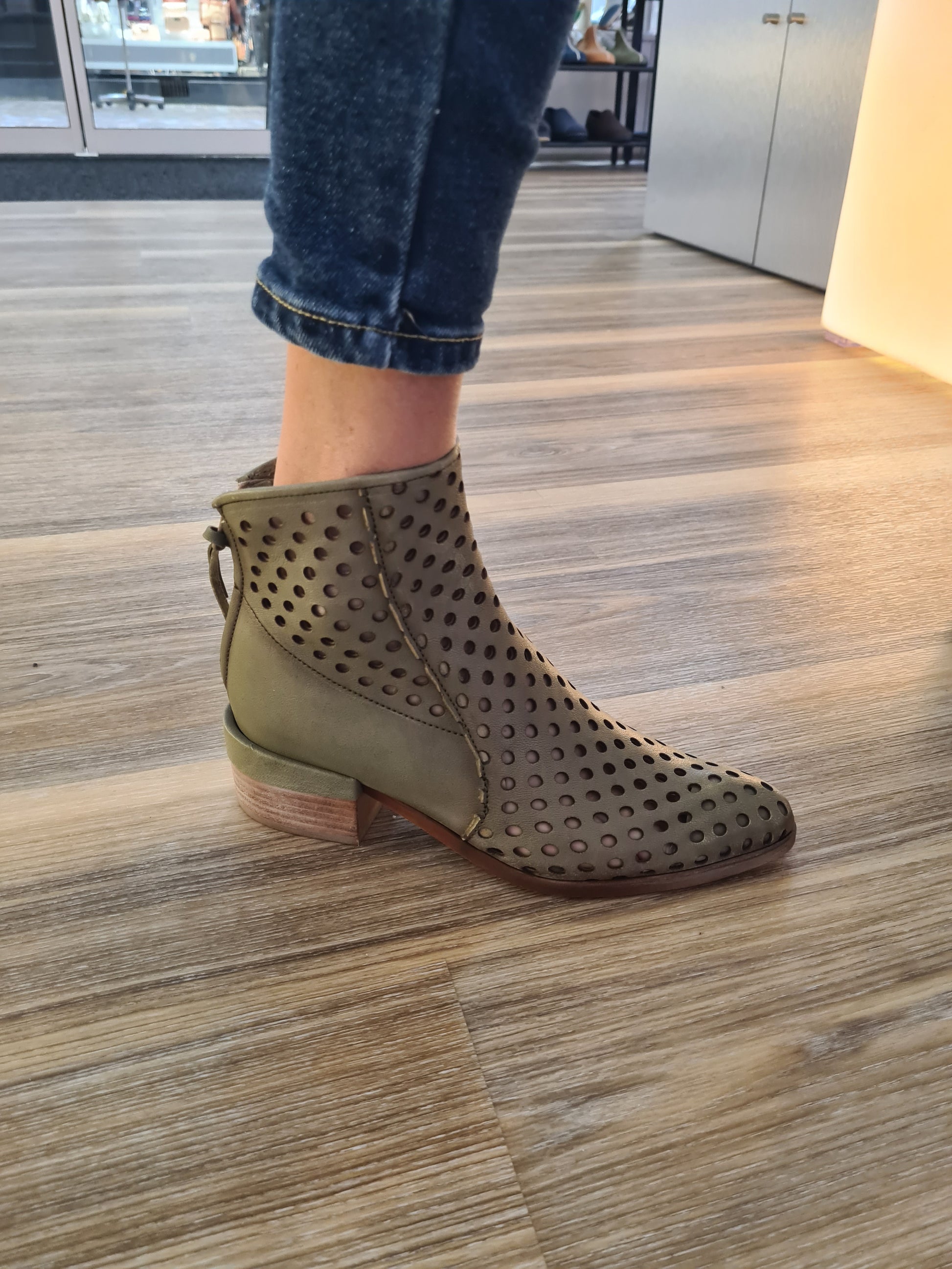 bottine-little-la-suite-24128-3-karston-niort-mocassi-les-sables-d-olonne